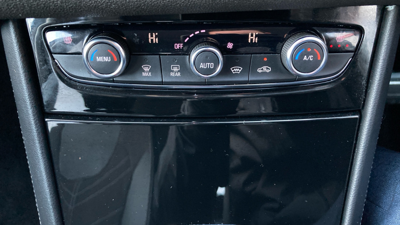 Vauxhall Grandland 1.5 Turbo D Ultimate 5dr Auto Diesel Hatchback